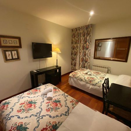 Ch Hostal Victoria Cuenca  Kültér fotó