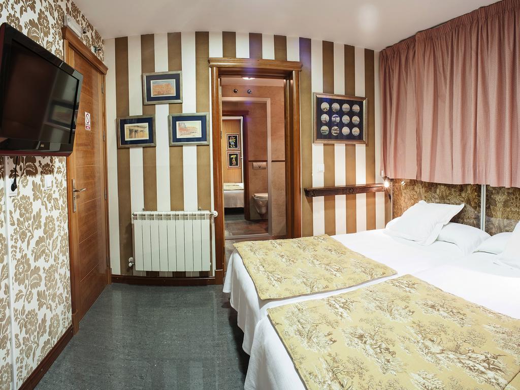 Ch Hostal Victoria Cuenca  Kültér fotó
